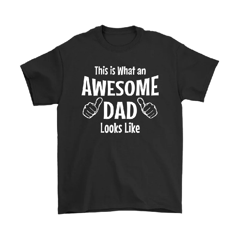 Father's Day Gift This is what an Awesome Dad Looks Like Mens T-Shirt